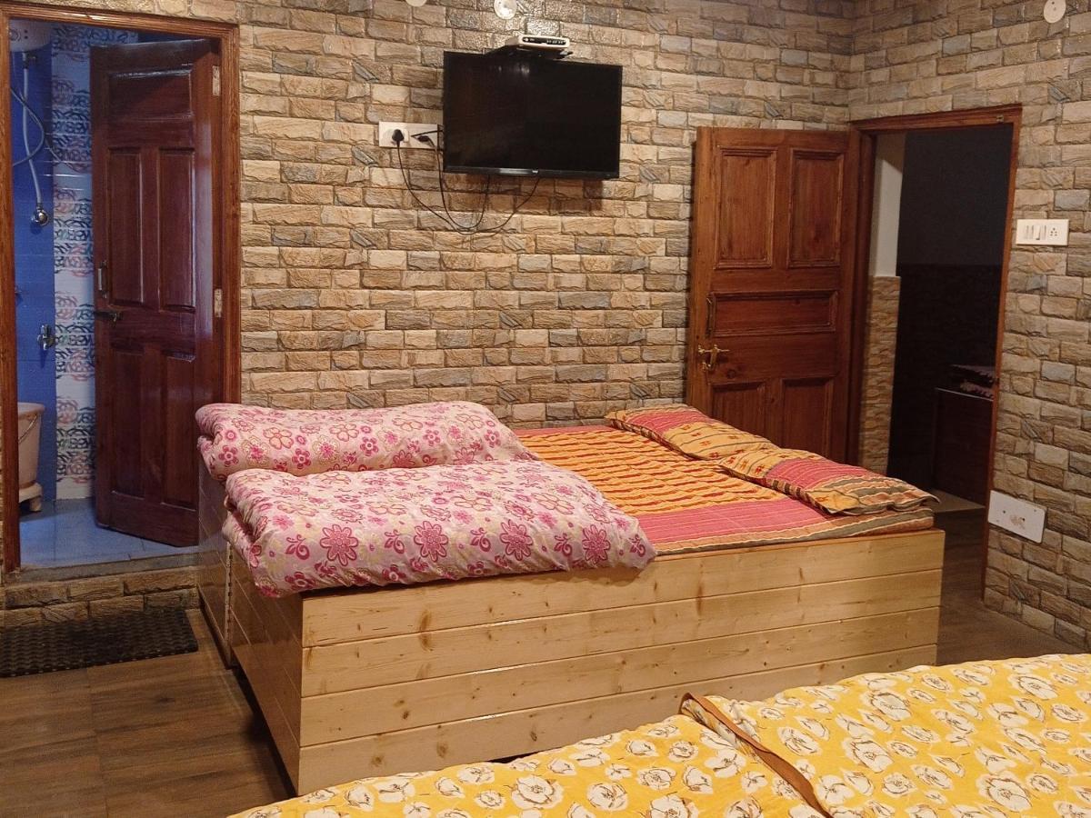 Mehdudia Guest House Shimla Eksteriør billede